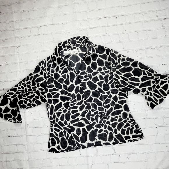 Kathy Che Animal print Button down top - Picture 10 of 12